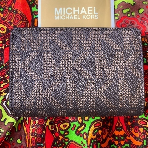 Brand New Michael Kors Brown Luggage Small Flap ID Card Case Holder - Picture 2 of 14